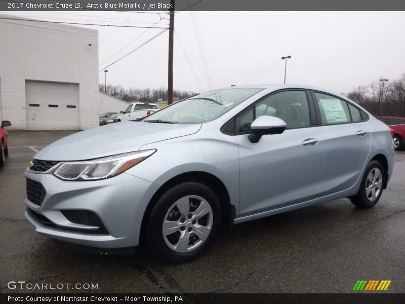 Front 3/4 View of 2017 Cruze LS