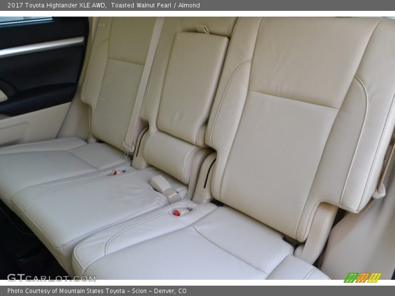 Toasted Walnut Pearl / Almond 2017 Toyota Highlander XLE AWD