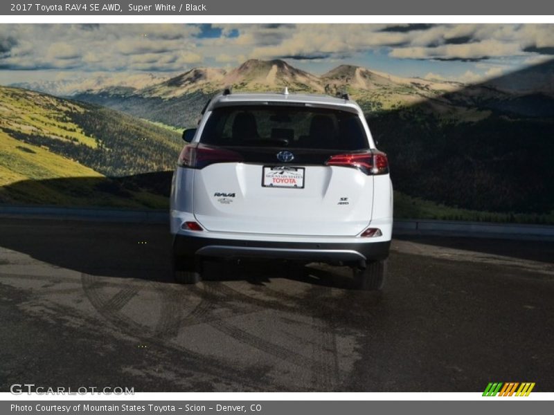 Super White / Black 2017 Toyota RAV4 SE AWD