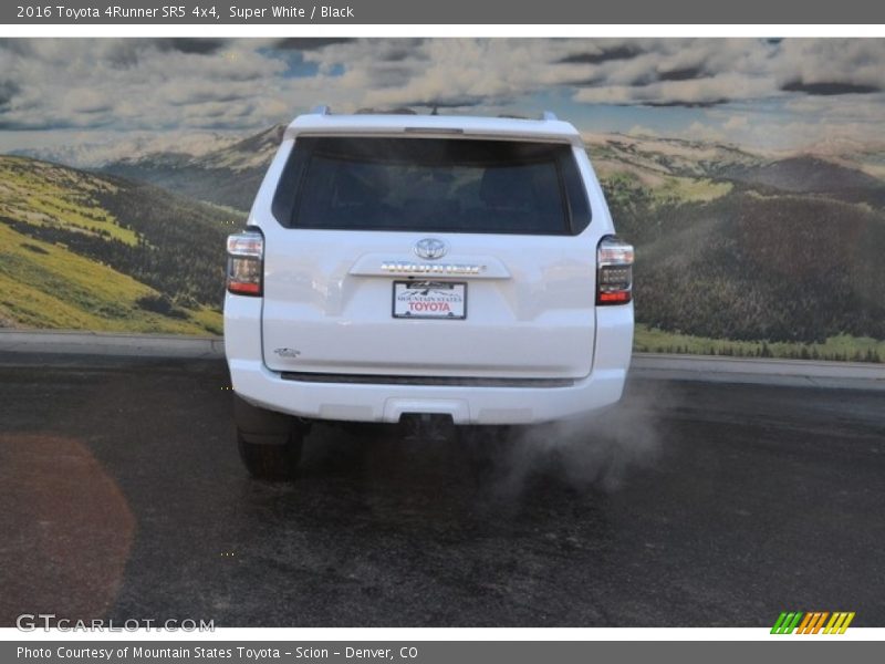 Super White / Black 2016 Toyota 4Runner SR5 4x4
