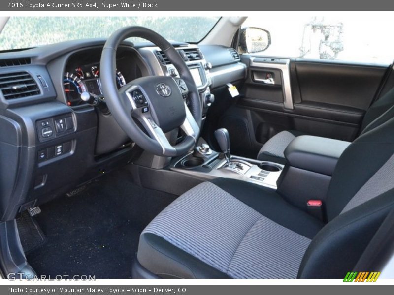 Super White / Black 2016 Toyota 4Runner SR5 4x4