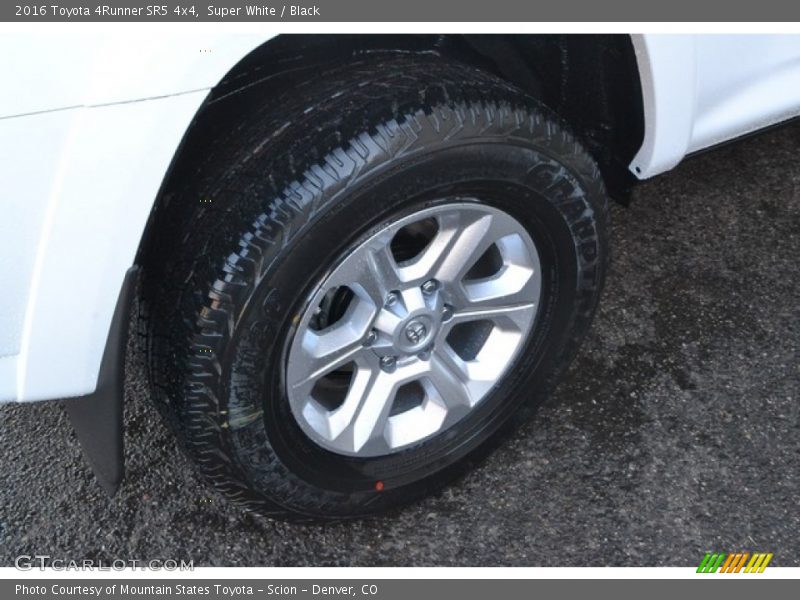 Super White / Black 2016 Toyota 4Runner SR5 4x4