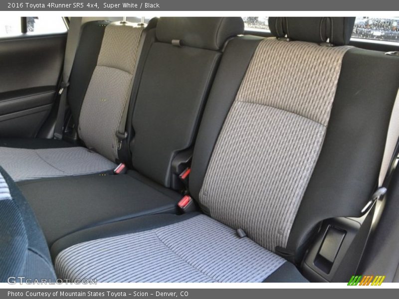 Super White / Black 2016 Toyota 4Runner SR5 4x4