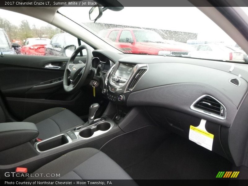 Summit White / Jet Black 2017 Chevrolet Cruze LT