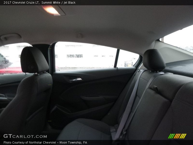 Summit White / Jet Black 2017 Chevrolet Cruze LT