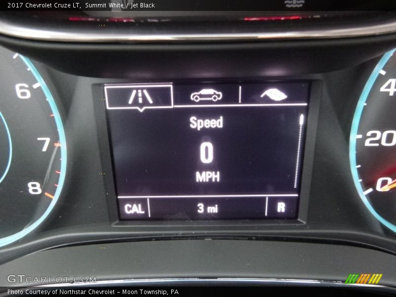 Summit White / Jet Black 2017 Chevrolet Cruze LT