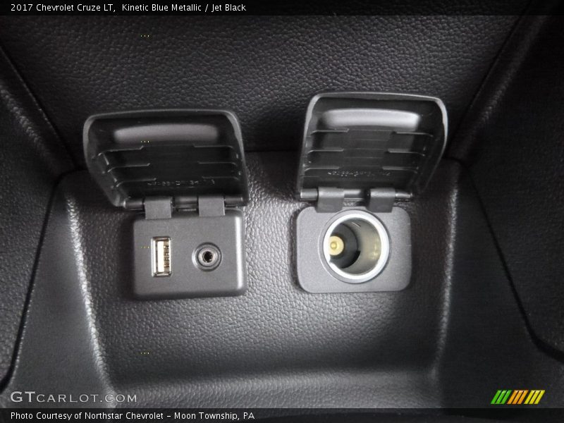 Kinetic Blue Metallic / Jet Black 2017 Chevrolet Cruze LT