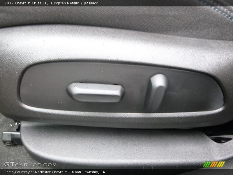 Tungsten Metallic / Jet Black 2017 Chevrolet Cruze LT