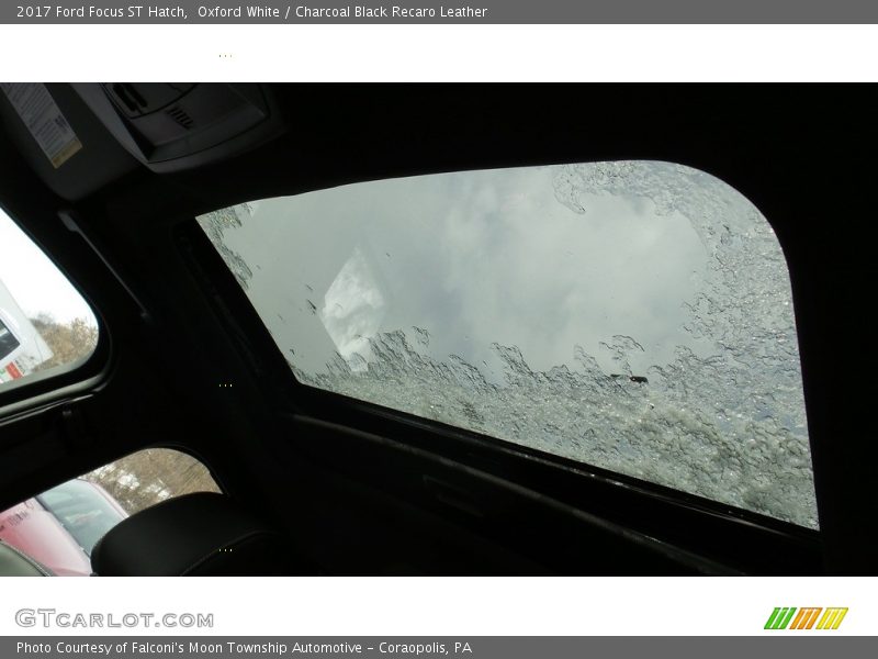 Oxford White / Charcoal Black Recaro Leather 2017 Ford Focus ST Hatch