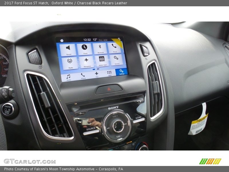 Oxford White / Charcoal Black Recaro Leather 2017 Ford Focus ST Hatch