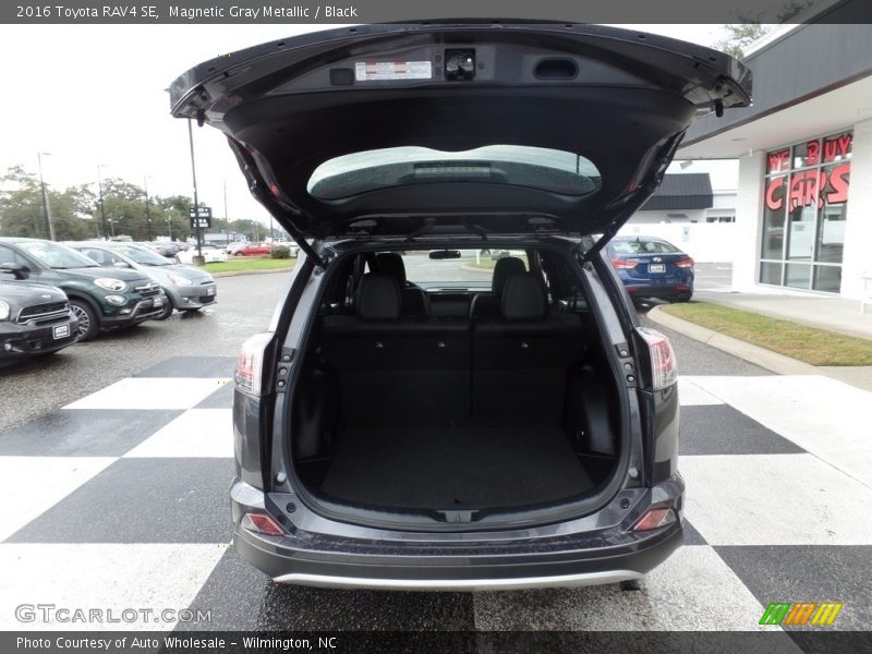 Magnetic Gray Metallic / Black 2016 Toyota RAV4 SE