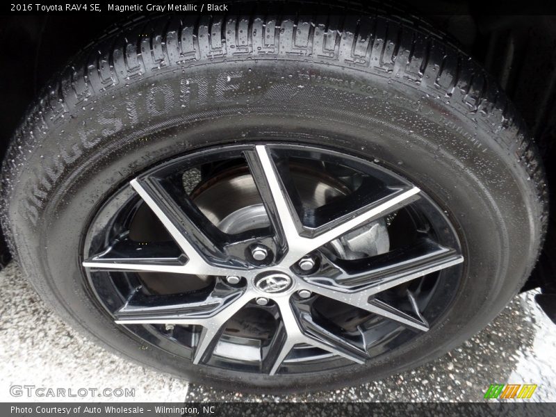 Magnetic Gray Metallic / Black 2016 Toyota RAV4 SE