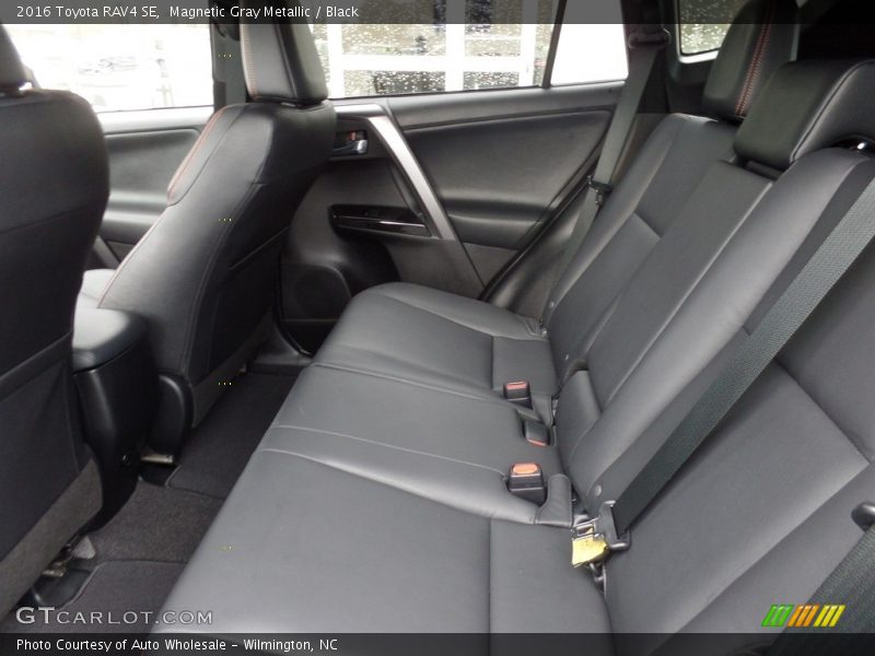Magnetic Gray Metallic / Black 2016 Toyota RAV4 SE