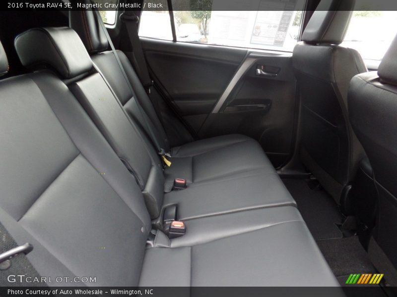 Magnetic Gray Metallic / Black 2016 Toyota RAV4 SE