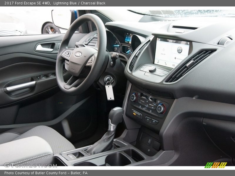 Lightning Blue / Charcoal Black 2017 Ford Escape SE 4WD