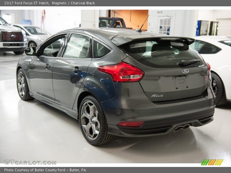 Magnetic / Charcoal Black 2017 Ford Focus ST Hatch