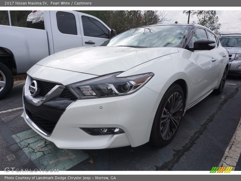 Front 3/4 View of 2017 Maxima SV