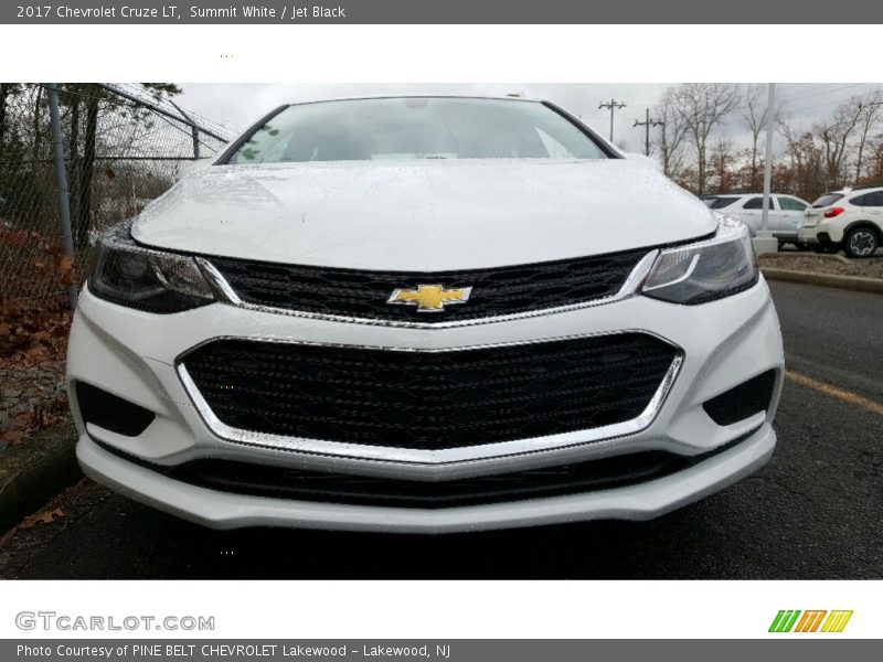 Summit White / Jet Black 2017 Chevrolet Cruze LT