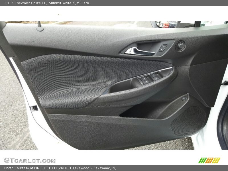 Summit White / Jet Black 2017 Chevrolet Cruze LT