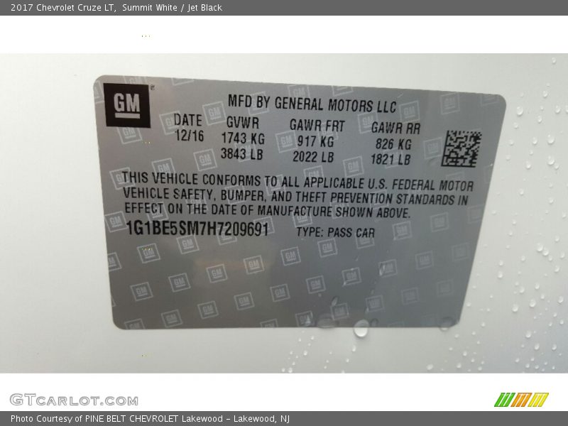 Summit White / Jet Black 2017 Chevrolet Cruze LT