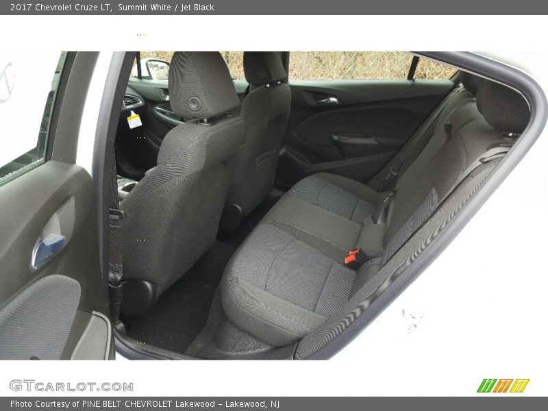 Summit White / Jet Black 2017 Chevrolet Cruze LT