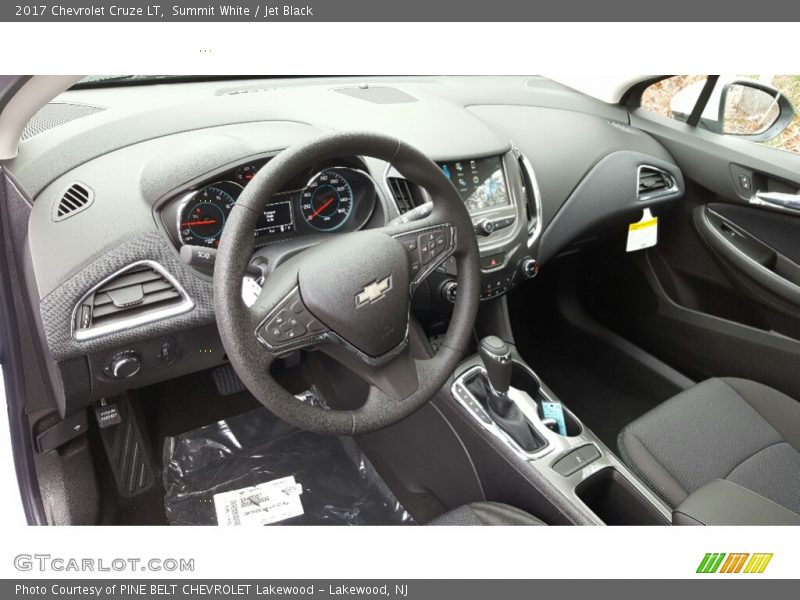 Summit White / Jet Black 2017 Chevrolet Cruze LT