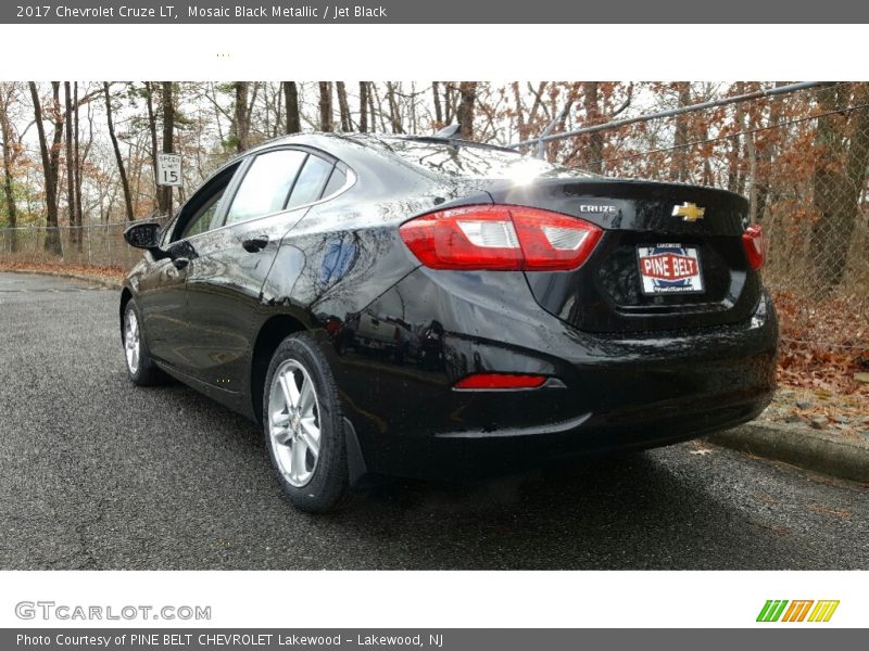 Mosaic Black Metallic / Jet Black 2017 Chevrolet Cruze LT
