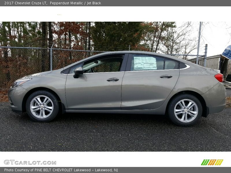 Pepperdust Metallic / Jet Black 2017 Chevrolet Cruze LT