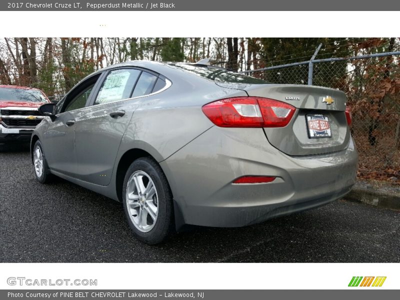 Pepperdust Metallic / Jet Black 2017 Chevrolet Cruze LT