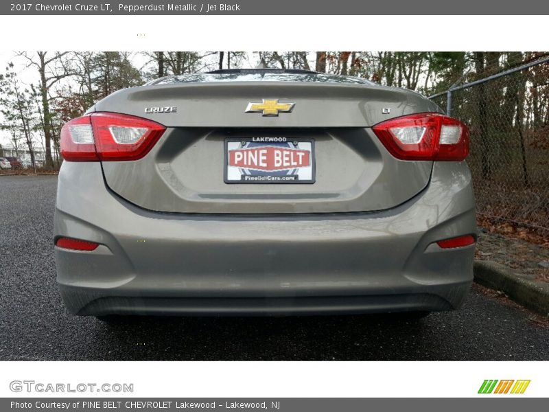 Pepperdust Metallic / Jet Black 2017 Chevrolet Cruze LT