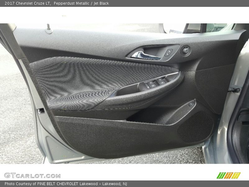 Pepperdust Metallic / Jet Black 2017 Chevrolet Cruze LT