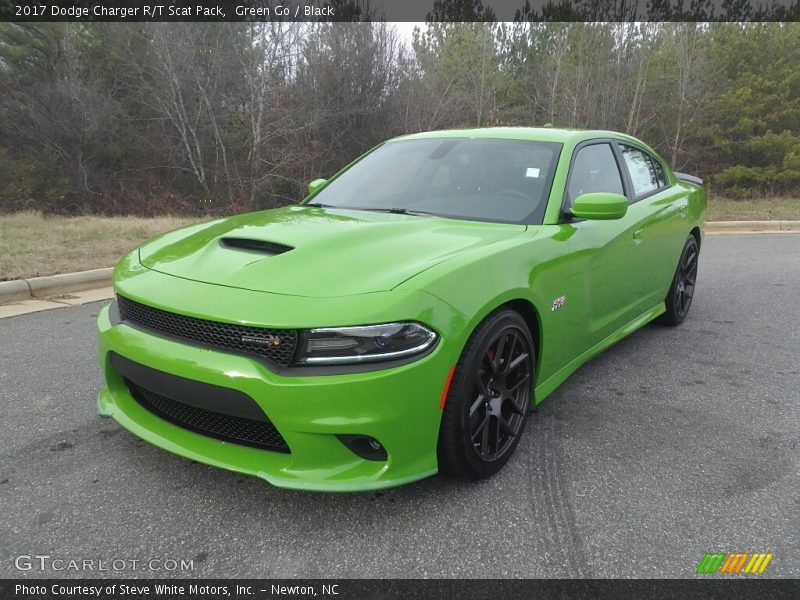 Front 3/4 View of 2017 Charger R/T Scat Pack