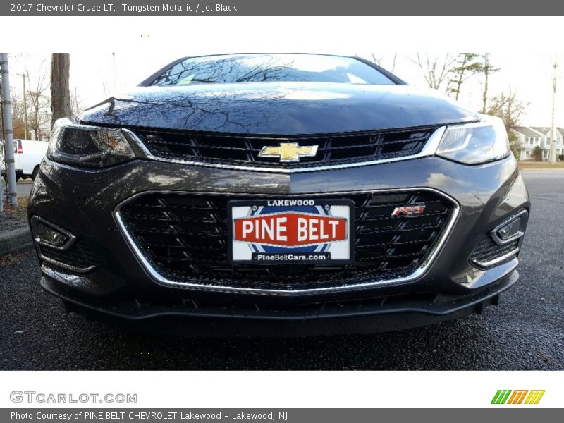Tungsten Metallic / Jet Black 2017 Chevrolet Cruze LT