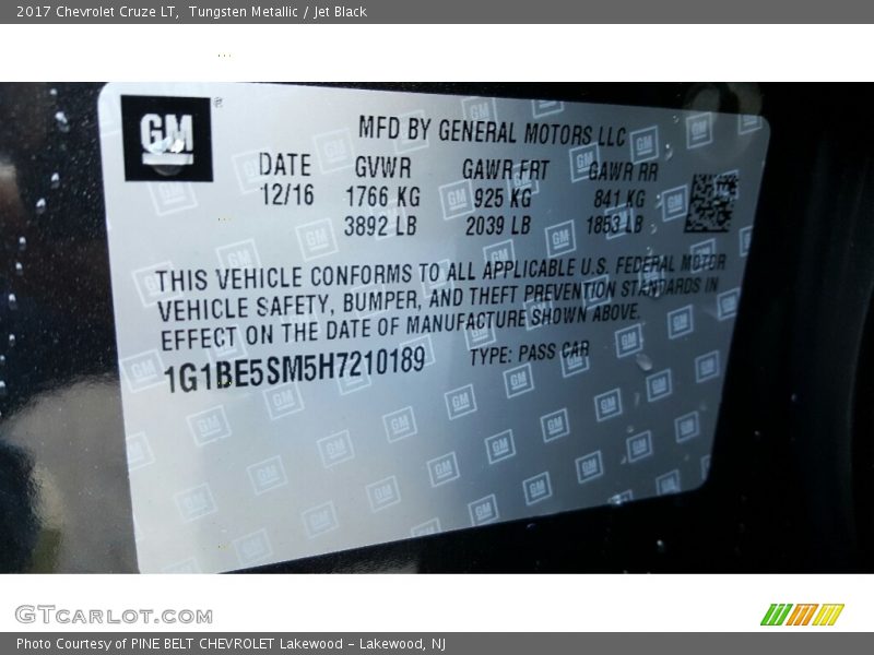 Tungsten Metallic / Jet Black 2017 Chevrolet Cruze LT