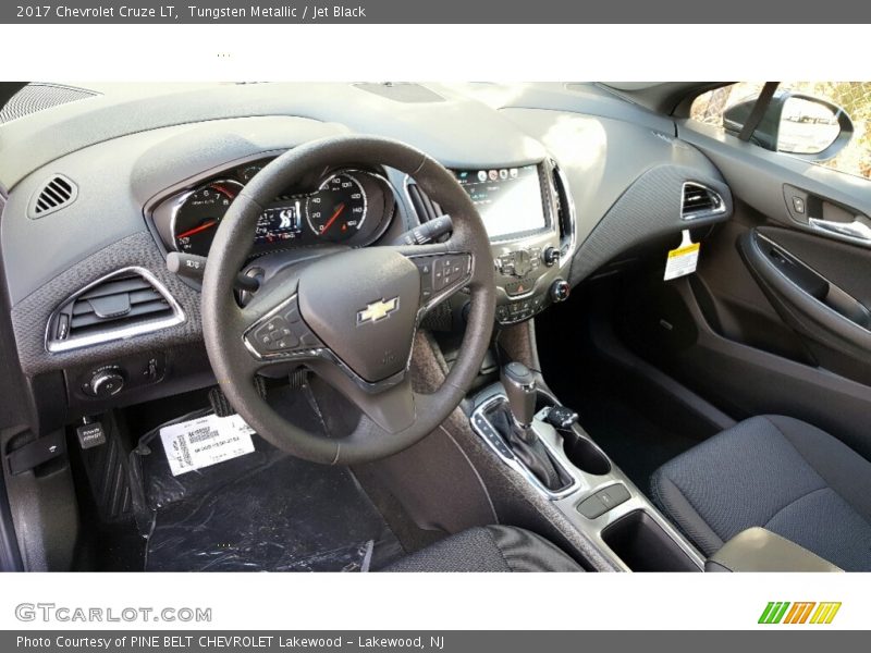 Tungsten Metallic / Jet Black 2017 Chevrolet Cruze LT