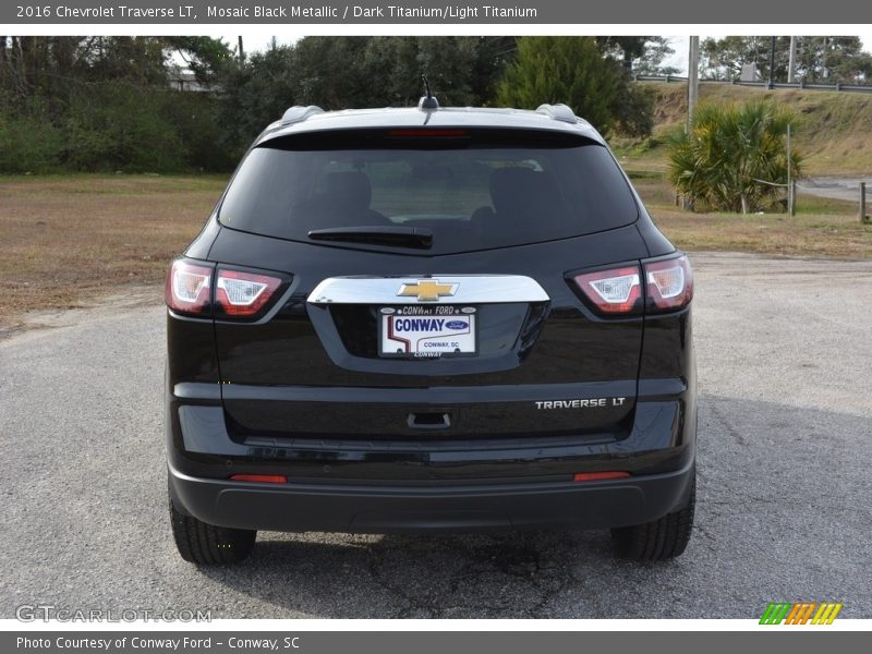 Mosaic Black Metallic / Dark Titanium/Light Titanium 2016 Chevrolet Traverse LT