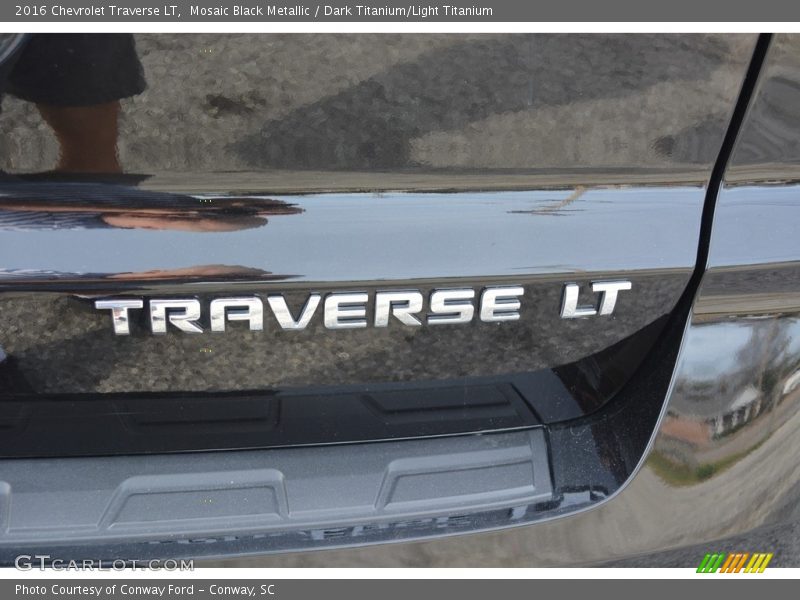 Mosaic Black Metallic / Dark Titanium/Light Titanium 2016 Chevrolet Traverse LT