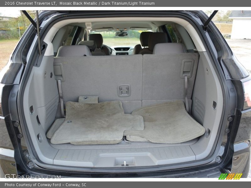 Mosaic Black Metallic / Dark Titanium/Light Titanium 2016 Chevrolet Traverse LT