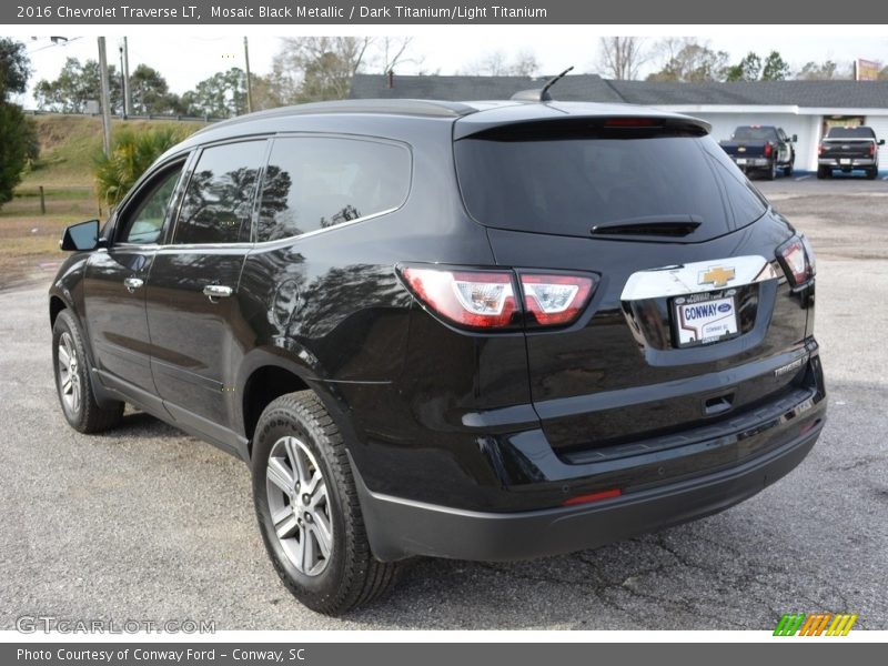 Mosaic Black Metallic / Dark Titanium/Light Titanium 2016 Chevrolet Traverse LT