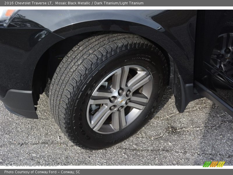 Mosaic Black Metallic / Dark Titanium/Light Titanium 2016 Chevrolet Traverse LT