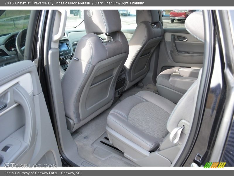 Mosaic Black Metallic / Dark Titanium/Light Titanium 2016 Chevrolet Traverse LT
