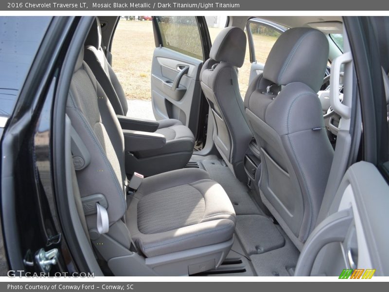 Mosaic Black Metallic / Dark Titanium/Light Titanium 2016 Chevrolet Traverse LT