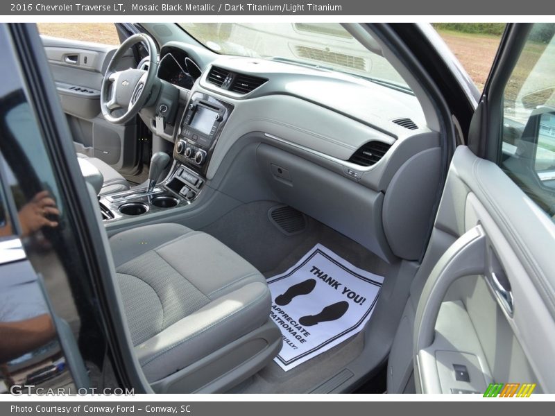 Mosaic Black Metallic / Dark Titanium/Light Titanium 2016 Chevrolet Traverse LT