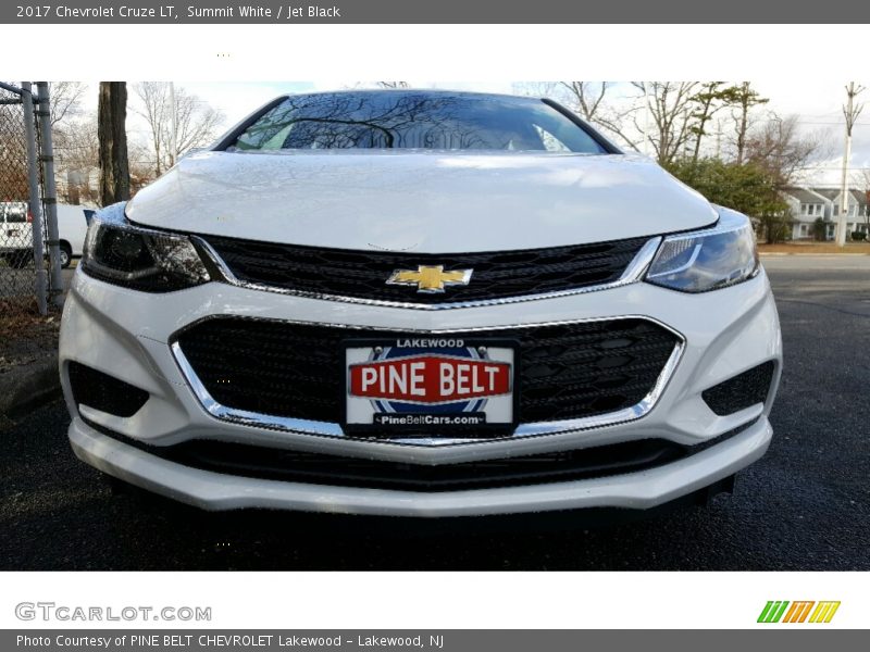 Summit White / Jet Black 2017 Chevrolet Cruze LT