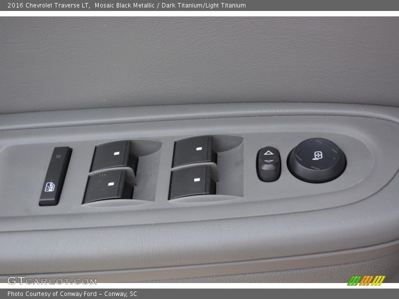 Mosaic Black Metallic / Dark Titanium/Light Titanium 2016 Chevrolet Traverse LT