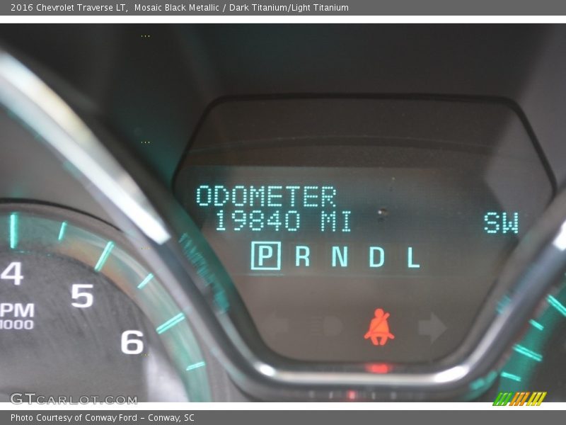 Mosaic Black Metallic / Dark Titanium/Light Titanium 2016 Chevrolet Traverse LT