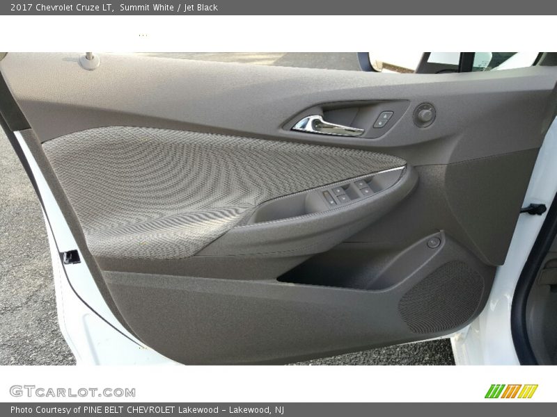 Summit White / Jet Black 2017 Chevrolet Cruze LT