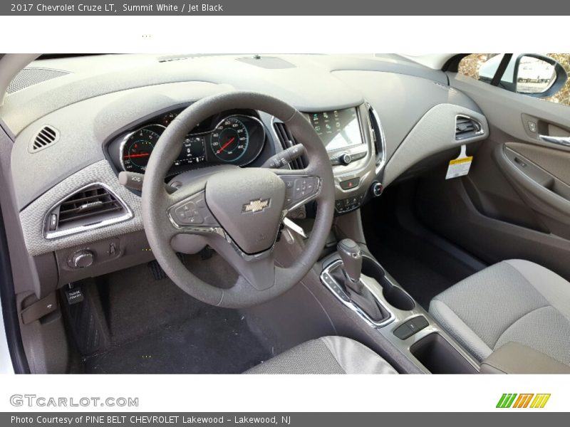 Summit White / Jet Black 2017 Chevrolet Cruze LT