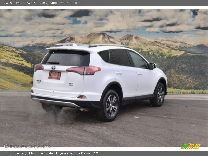 Super White / Black 2016 Toyota RAV4 XLE AWD