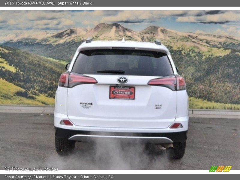 Super White / Black 2016 Toyota RAV4 XLE AWD